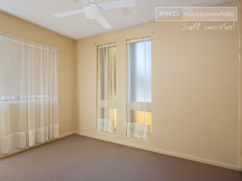 1/9 Nordlingen Drive, Tolland NSW 2650