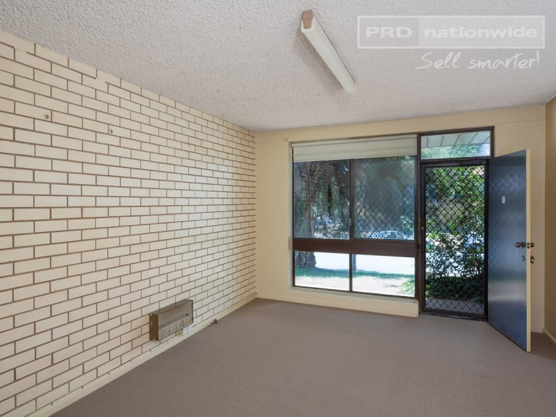 1/9 Nordlingen Drive, Tolland NSW 2650