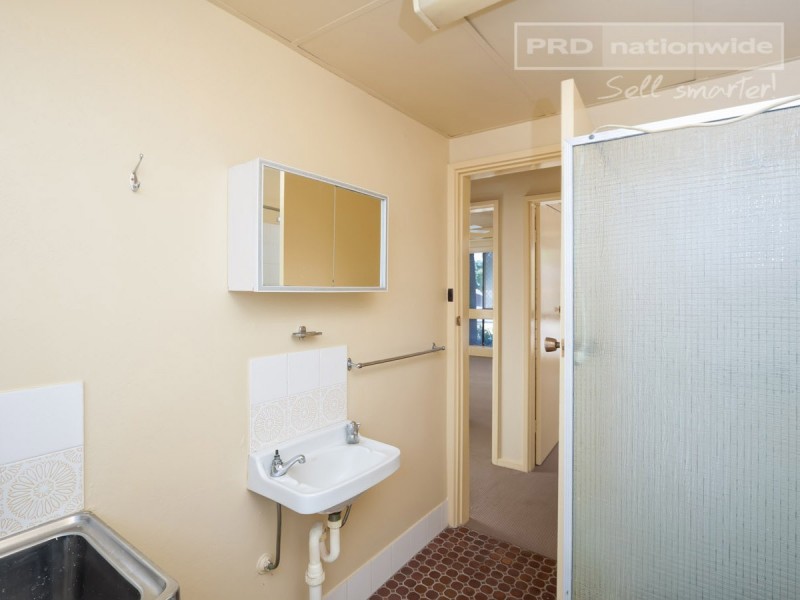 1/9 Nordlingen Drive, Tolland NSW 2650