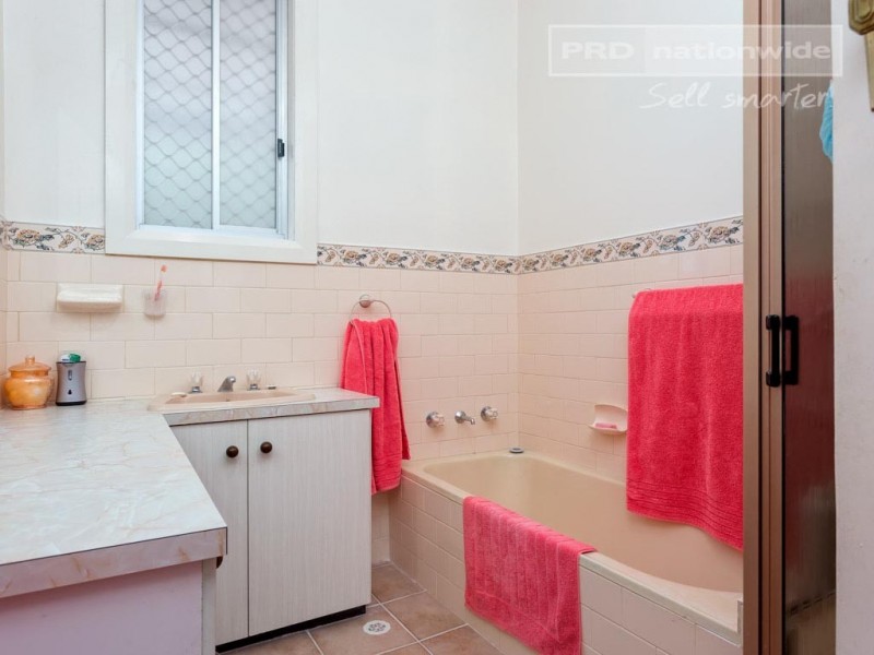 10 Rhoda Avenue, Wagga Wagga NSW 2650