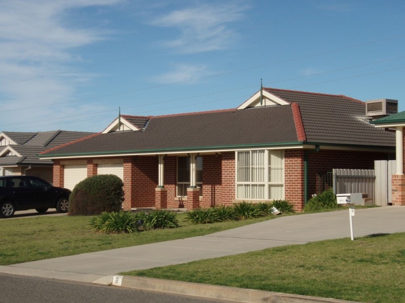 6 Paldi Crescent, Glenfield Park NSW 2650