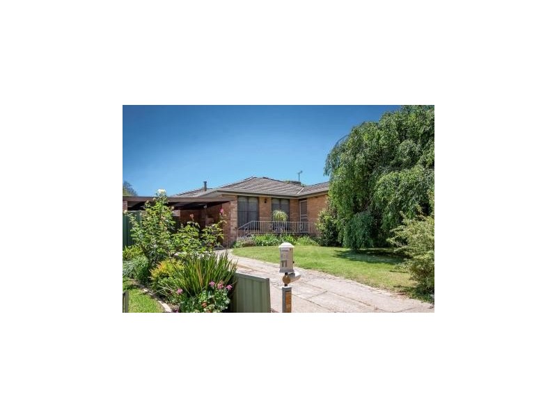 11 Walana Crescent, Kooringal NSW 2650