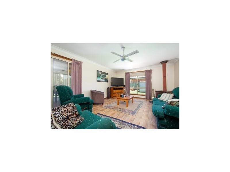 11 Walana Crescent, Kooringal NSW 2650