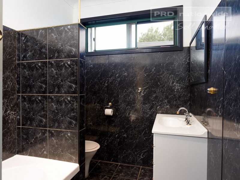 68 Mitchelmore Street, Turvey Park NSW 2650