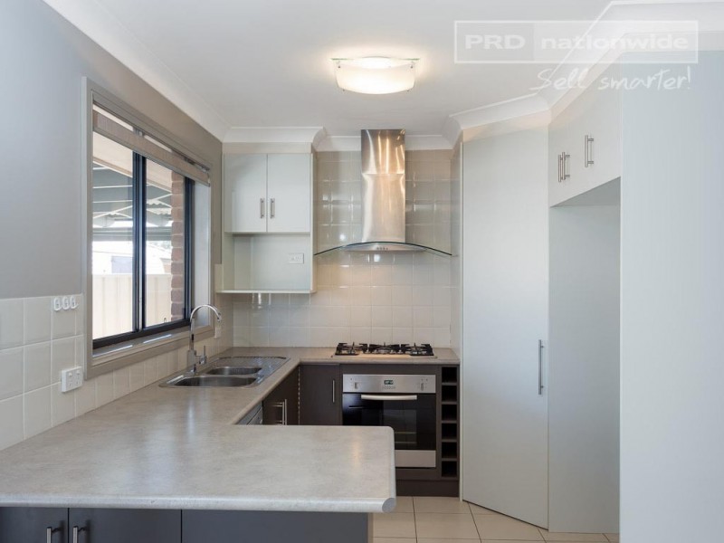 1/31 Warambee Street, Glenfield Park NSW 2650