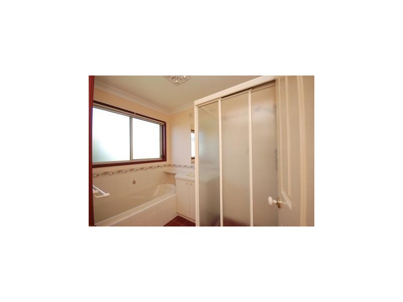 9B Stellway Close, Wagga Wagga NSW 2650