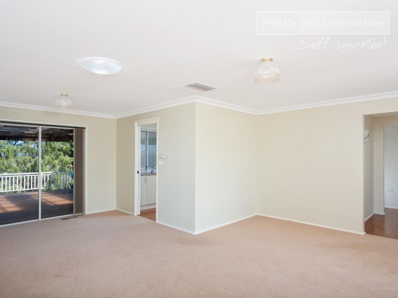 30 Henwood Avenue, Kooringal NSW 2650