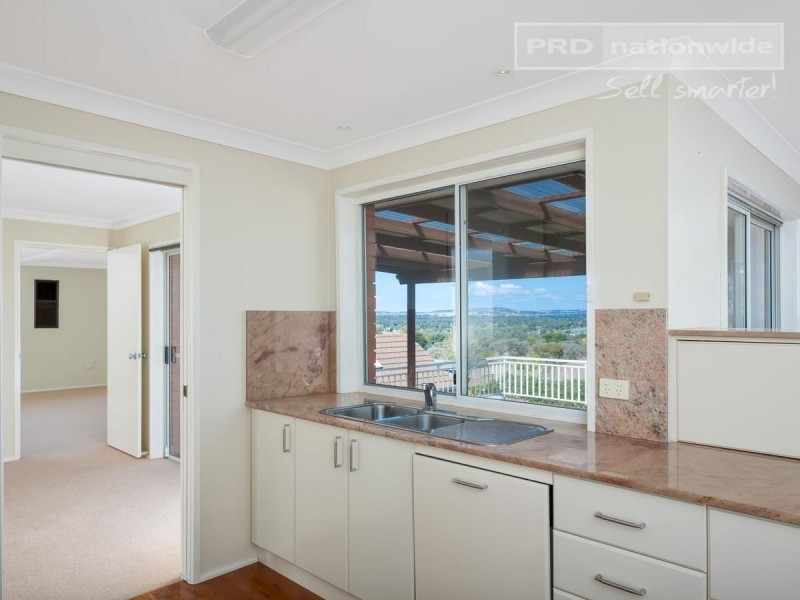 30 Henwood Avenue, Kooringal NSW 2650