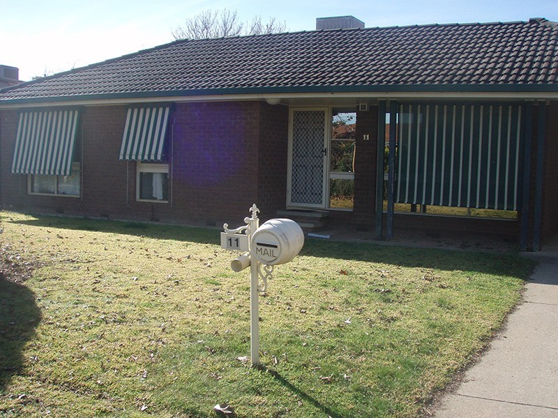 11 Goborra Street, Glenfield Park NSW 2650