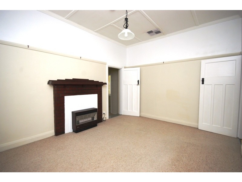 15 Edmondson Street, Wagga Wagga NSW 2650