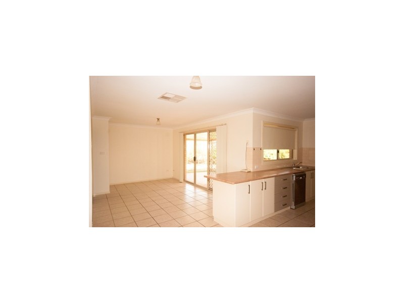 2 Titanga Place, Bourkelands NSW 2650