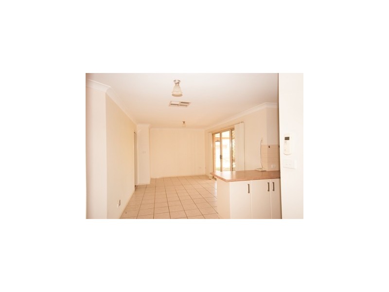 2 Titanga Place, Bourkelands NSW 2650