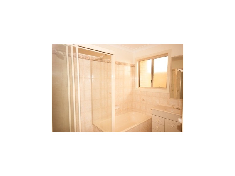 2 Titanga Place, Bourkelands NSW 2650