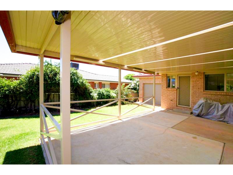 2 Titanga Place, Bourkelands NSW 2650
