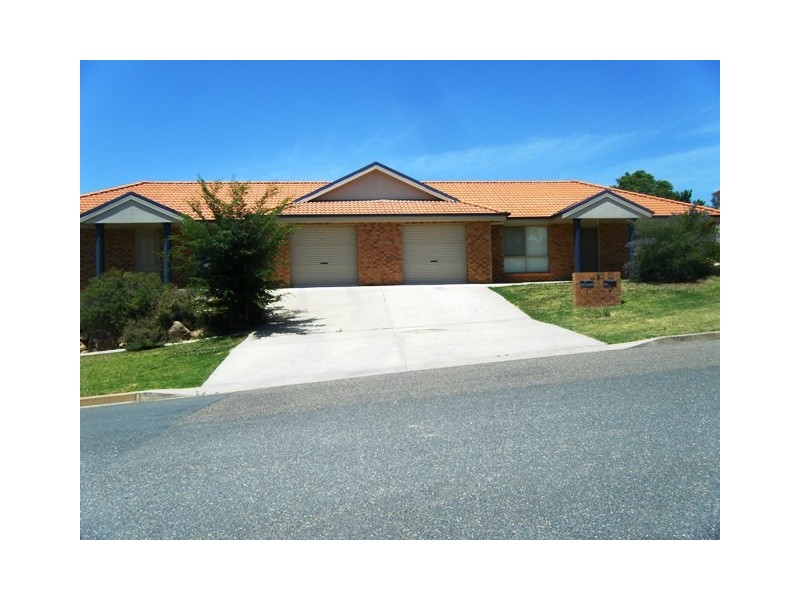 1/2 Hargraves Avenue, Lloyd NSW 2650