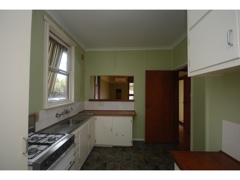18 McDonough Avenue, Mount Austin NSW 2650