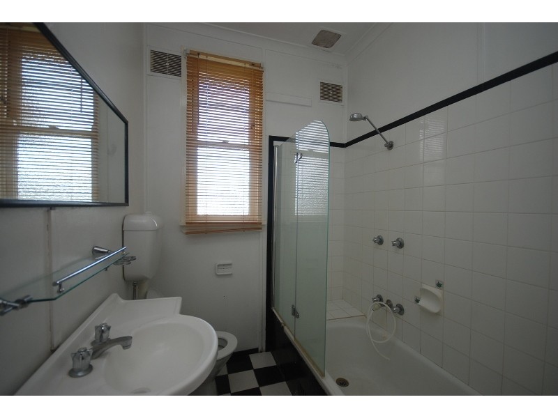 18 McDonough Avenue, Mount Austin NSW 2650