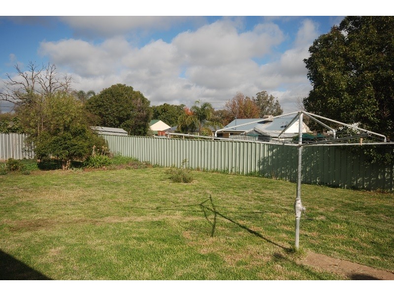 18 McDonough Avenue, Mount Austin NSW 2650