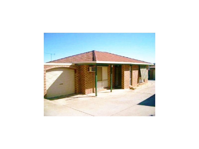 2/22 Dove Street, Mount Austin NSW 2650