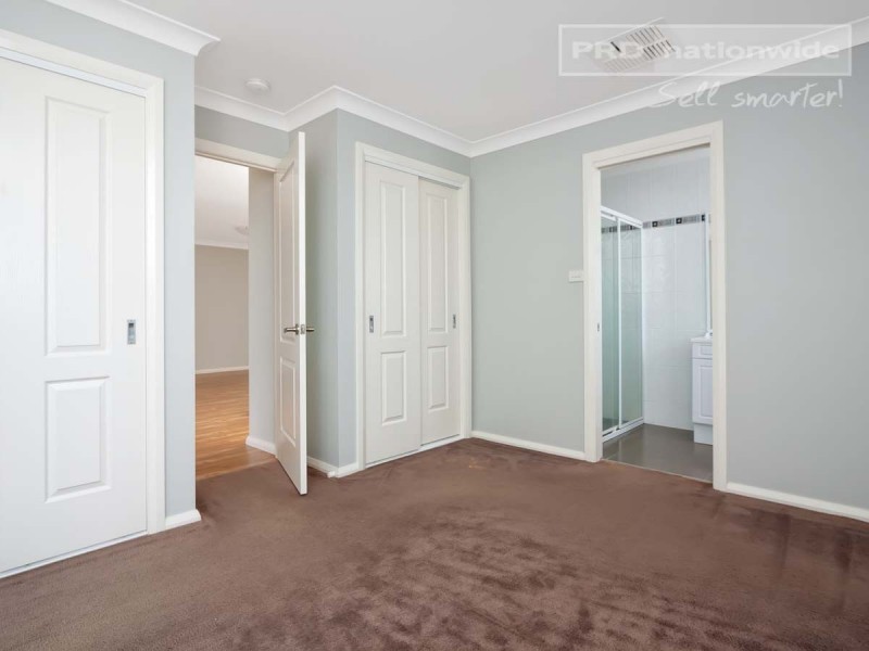 2 Birri Place, Glenfield Park NSW 2650