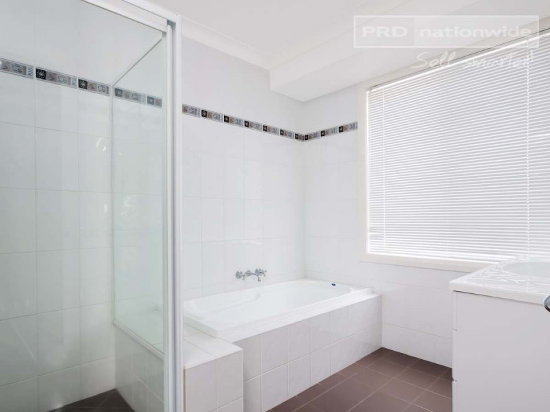 2 Birri Place, Glenfield Park NSW 2650