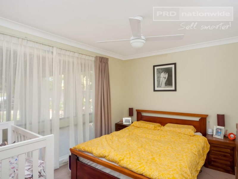 21 Lake Street, Lake Albert NSW 2650