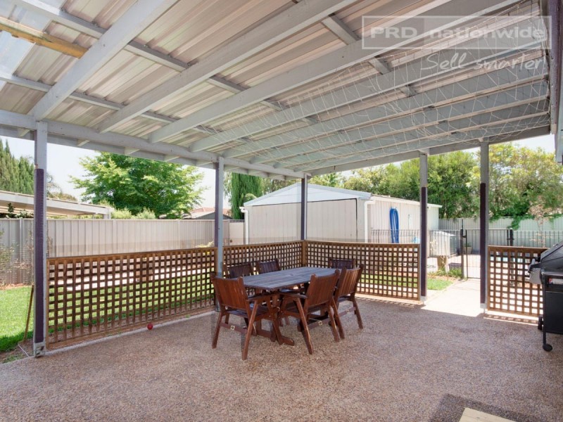 21 Lake Street, Lake Albert NSW 2650