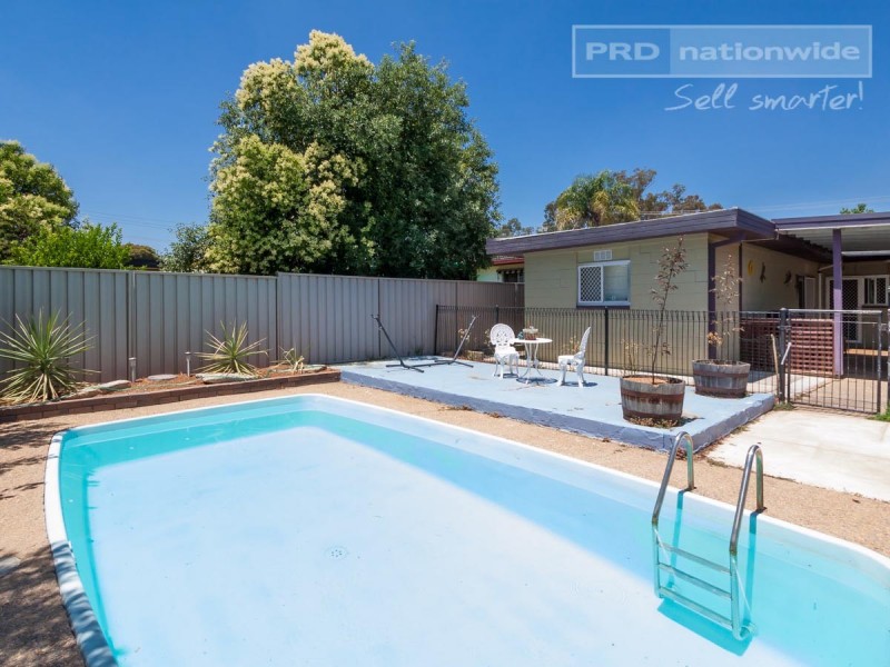 21 Lake Street, Lake Albert NSW 2650