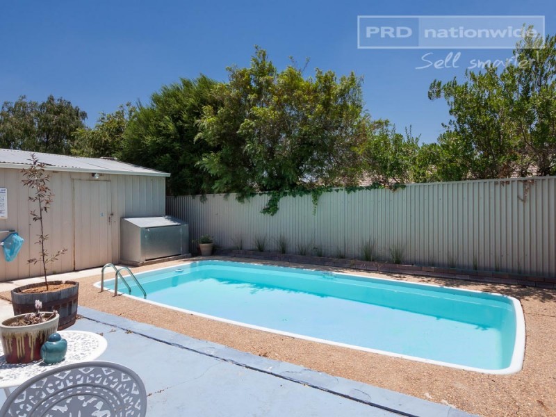 21 Lake Street, Lake Albert NSW 2650