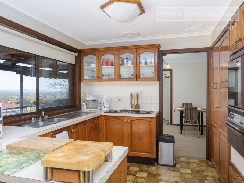 6 Lincoln Avenue, Tolland NSW 2650