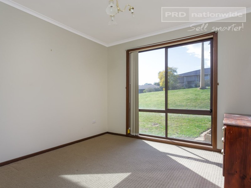 6 Lincoln Avenue, Tolland NSW 2650