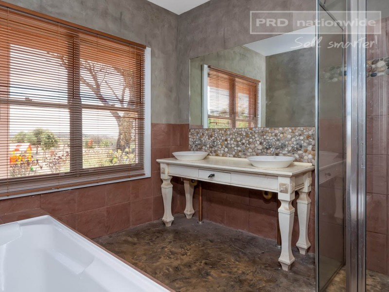 33 Kunzea Place, Wagga Wagga NSW 2650
