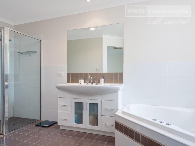 4 Franklin Drive, Estella NSW 2650