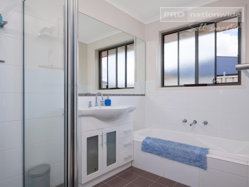 4 Franklin Drive, Estella NSW 2650