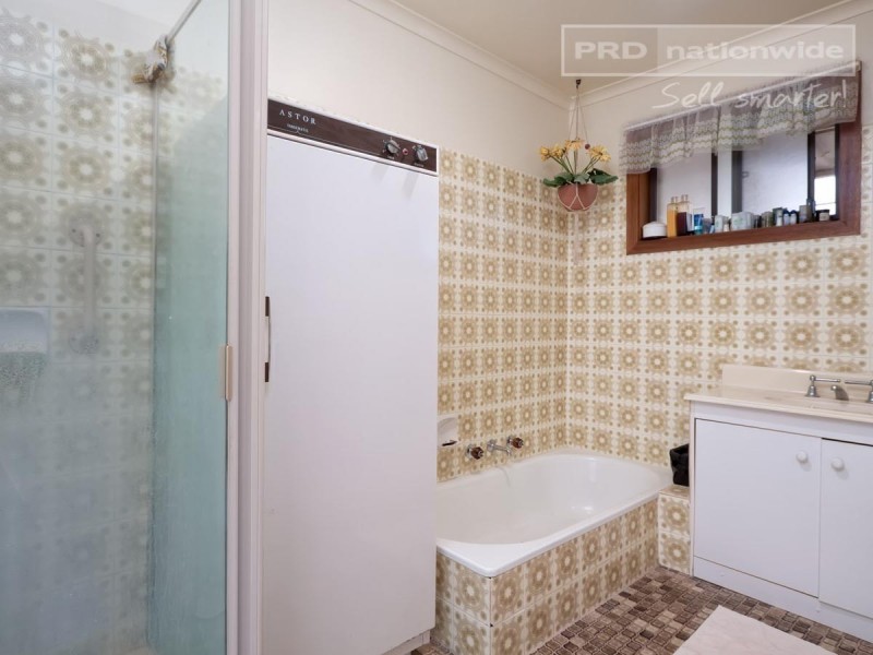 50 Main Street, Lake Albert NSW 2650