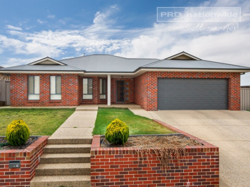 11 Bedervale Avenue, Bourkelands NSW 2650