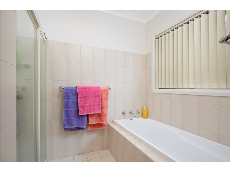 11 Bedervale Avenue, Bourkelands NSW 2650