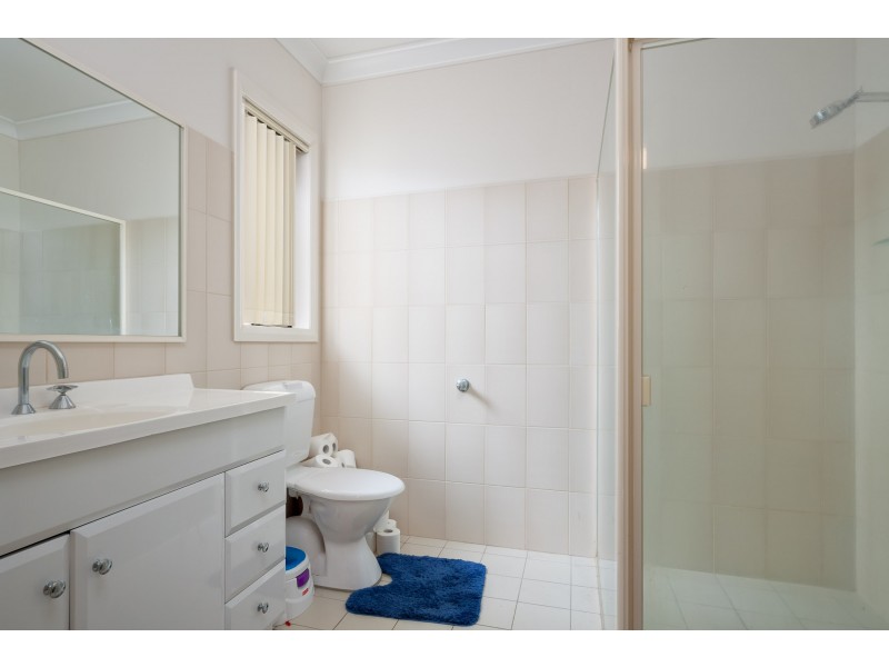 11 Bedervale Avenue, Bourkelands NSW 2650