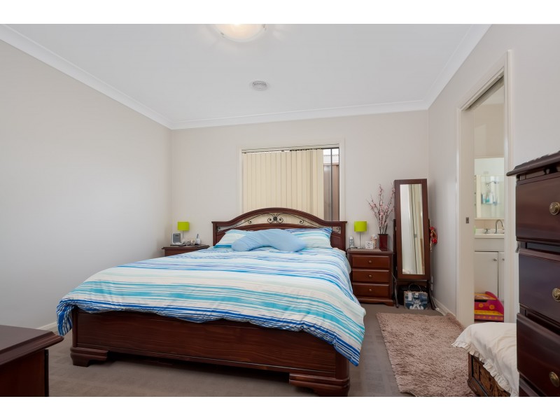 11 Bedervale Avenue, Bourkelands NSW 2650
