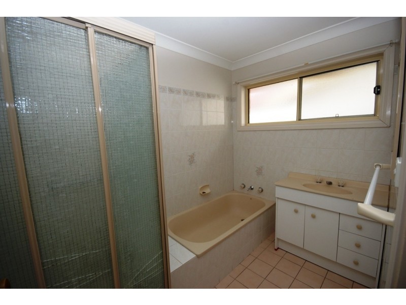 17 Girraween Mews, Glenfield Park NSW 2650