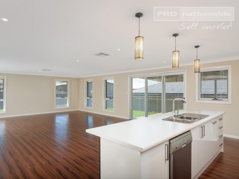 16 Durack Circuit, Boorooma NSW 2650