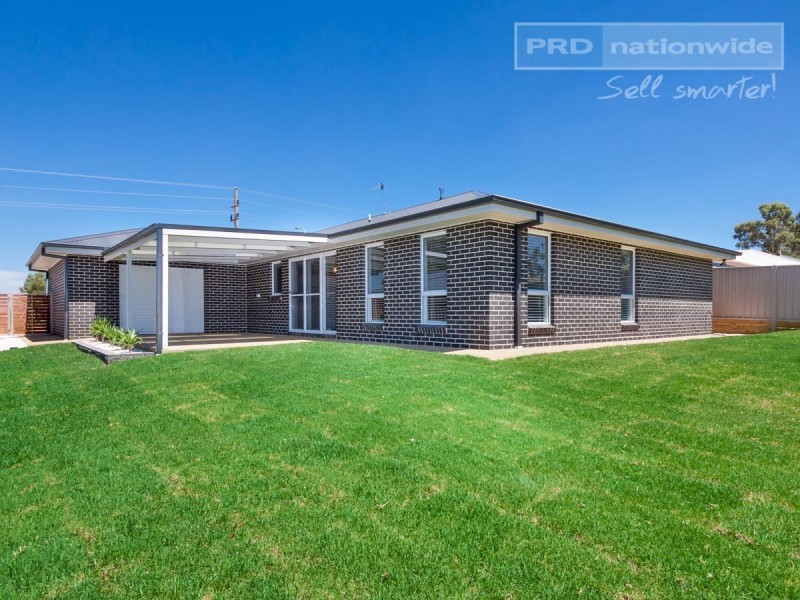 16 Durack Circuit, Boorooma NSW 2650