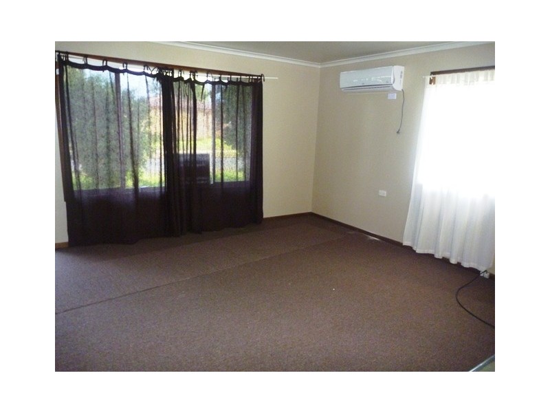 12 Dennis Crescent, Tolland NSW 2650