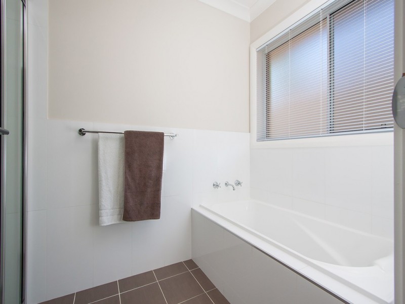 71 Yarrawah Crescent, Bourkelands NSW 2650