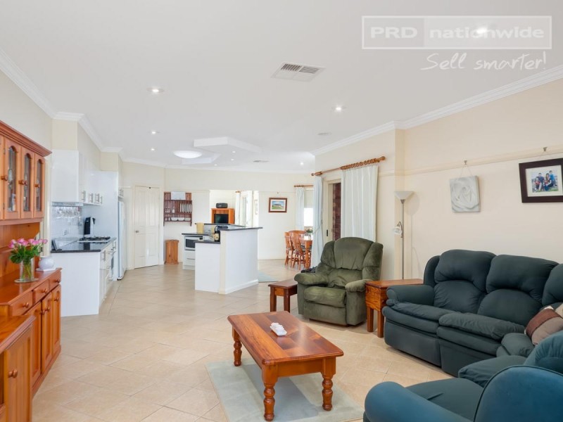 16 Werribee Road, Bourkelands NSW 2650