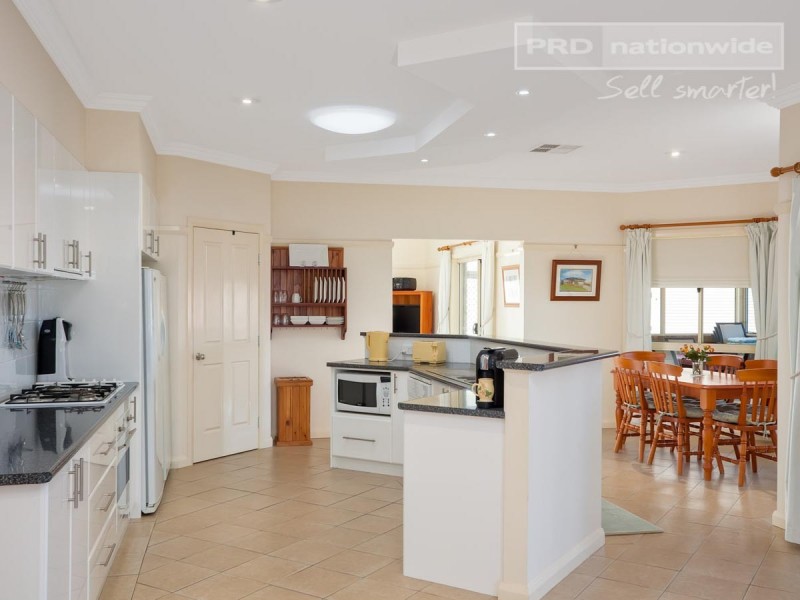 16 Werribee Road, Bourkelands NSW 2650