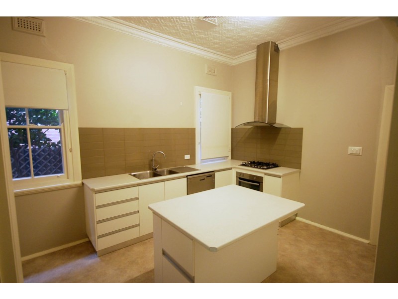 34 The Esplanade, Wagga Wagga NSW 2650