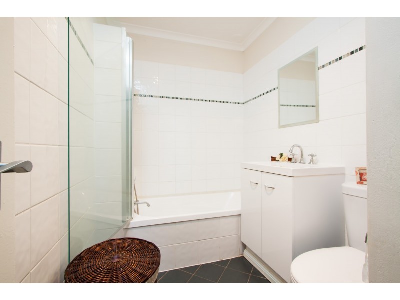 32 Jack Avenue, Mount Austin NSW 2650