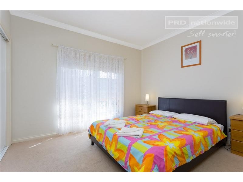 1/24 Lindsay Street, Turvey Park NSW 2650