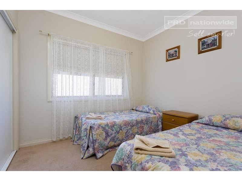 1/24 Lindsay Street, Turvey Park NSW 2650